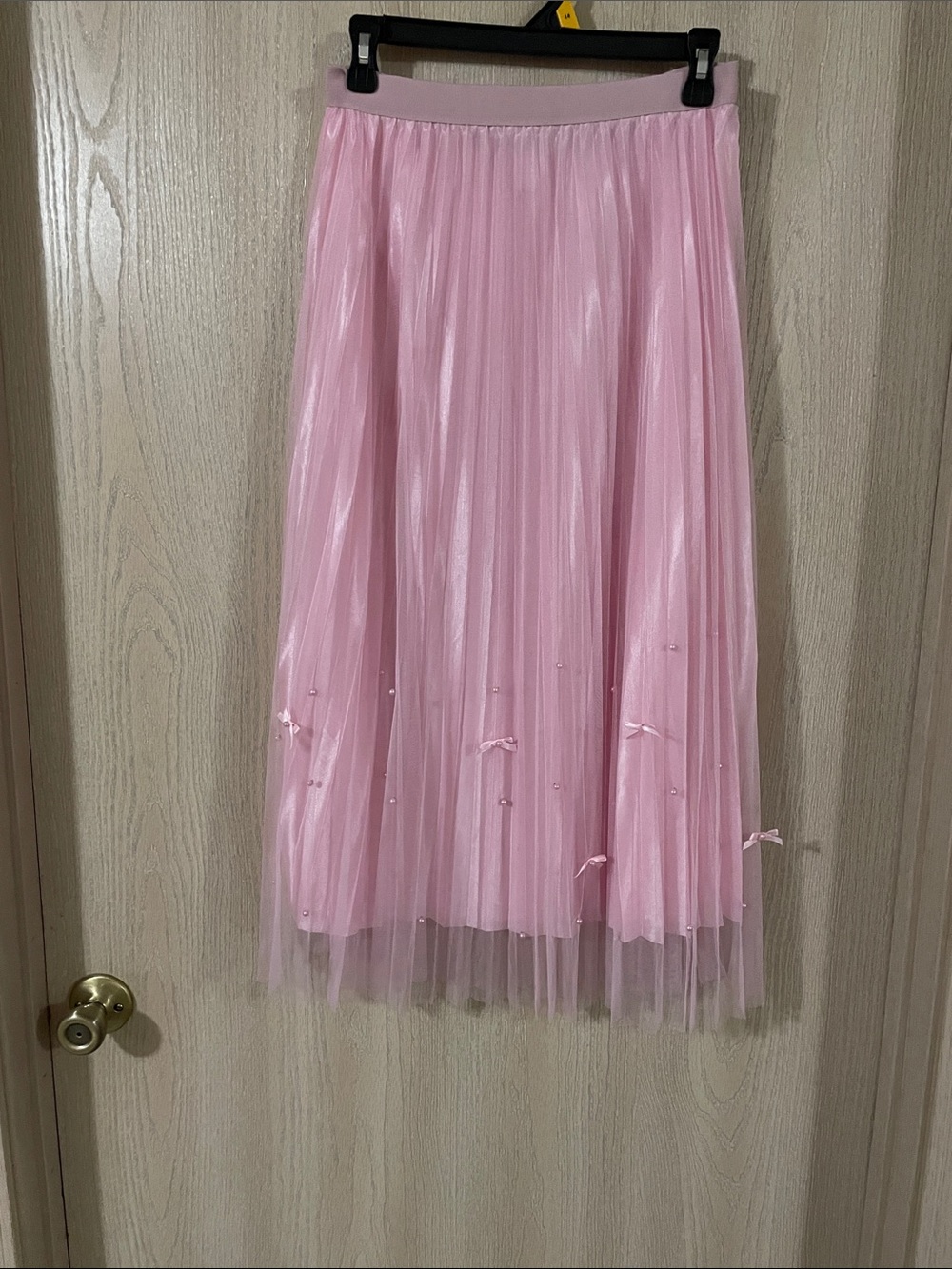 Feminine Pink Midi Tulle Skirt with Bow Accents